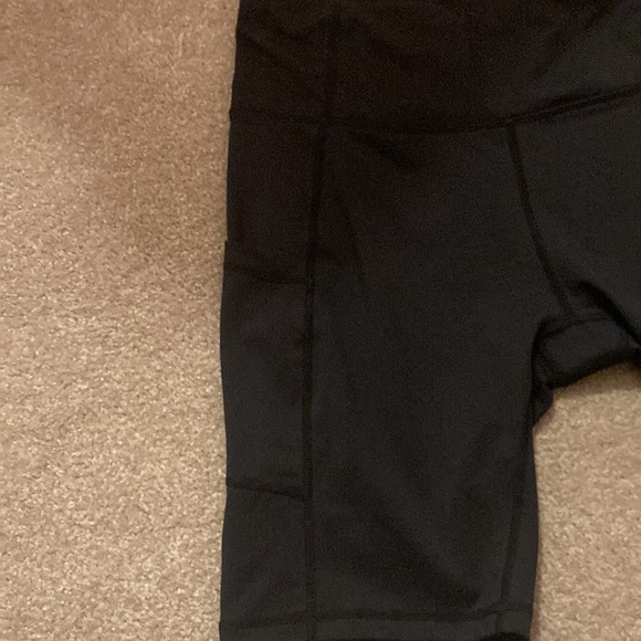 Black biker shorts with pockets - Picture 2 of 5